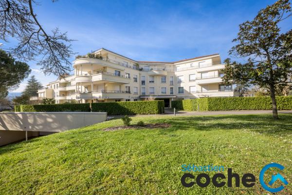 Charbonnières-les-Bains (69260) CHARBONNIÈRES - Rooftop 143m² avec solarium de 100 m²