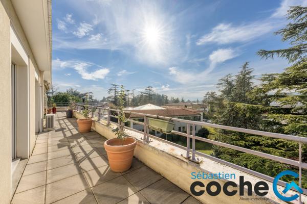 Charbonnières-les-Bains (69260) CHARBONNIÈRES - Rooftop 143m² avec solarium de 100 m²