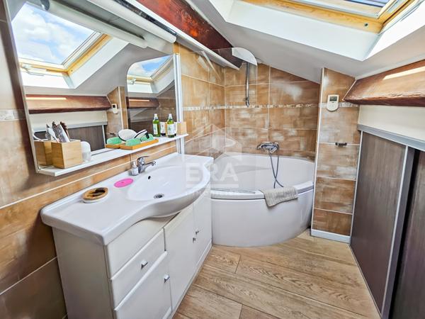 EXCLUSIVITE - SEPTÈMES-LES-VALLONS ? Haut de villa T5  d'environ 113m2