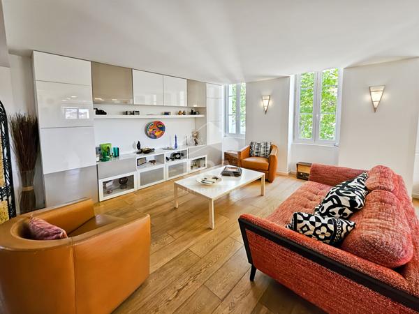 EXCLUSIVITE - SEPTÈMES-LES-VALLONS ? Haut de villa T5  d'environ 113m2