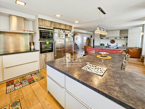 EXCLUSIVITE - SEPTÈMES-LES-VALLONS ? Haut de villa T5  d'environ 113m2