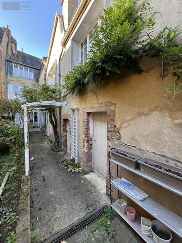 Maison à vendre à Saint-Calais dans la Sarthe (72120), ref : 101/1979