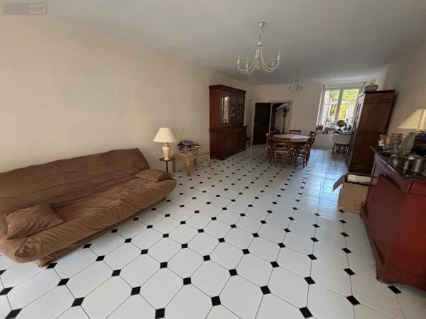 Maison à vendre à Saint-Calais dans la Sarthe (72120), ref : 101/1979