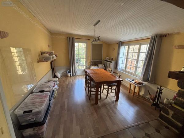 Maison à vendre à Saint-Calais dans la Sarthe (72120), ref : 101/1979