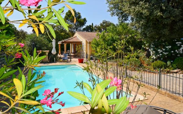 Maison à vendre    3 pièces •  Uzès