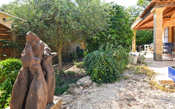 Maison à vendre    3 pièces •  Uzès