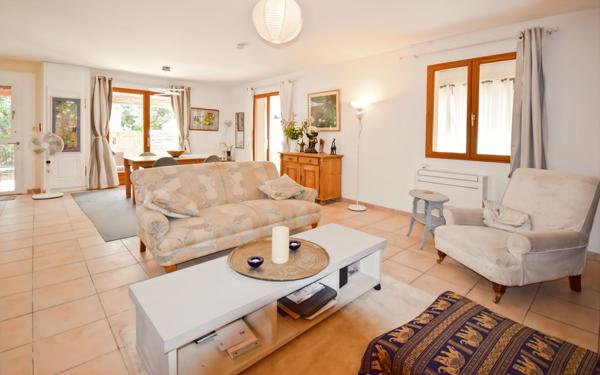 Maison à vendre    3 pièces •  Uzès