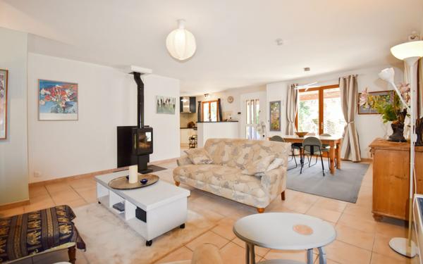 Maison à vendre    3 pièces •  Uzès