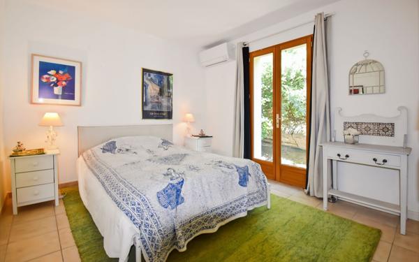 Maison à vendre    3 pièces •  Uzès