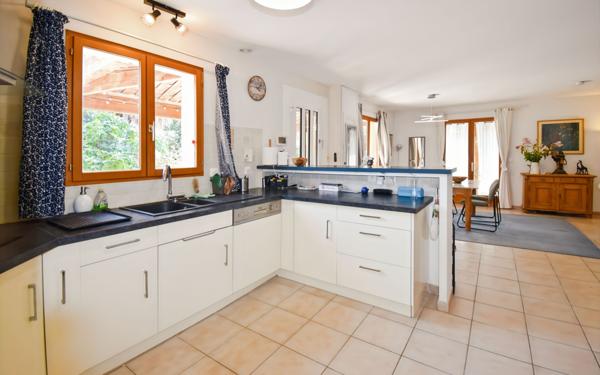 Maison à vendre    3 pièces •  Uzès