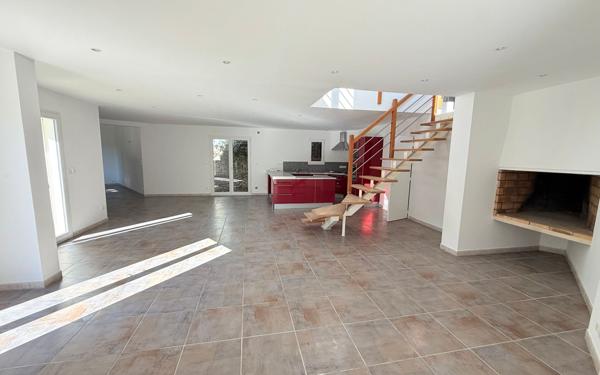 Maison à vendre    4 pièces •  Nîmes