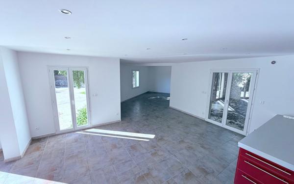 Maison à vendre    4 pièces •  Nîmes