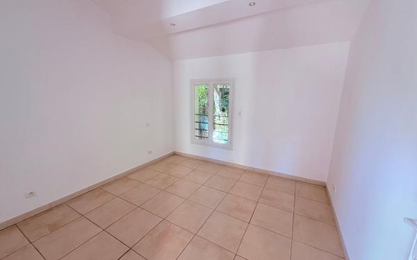 Maison à vendre    4 pièces •  Nîmes