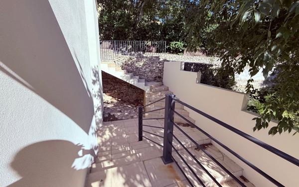 Maison à vendre    4 pièces •  Nîmes