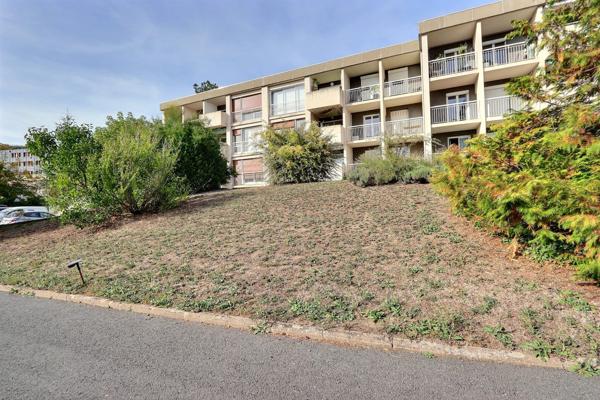 EXCLUSIVITE CLERMONT-FERRAND, COTES DE CLERMONT Bel appartement avec quatre chambres et grand garage