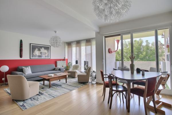 EXCLUSIVITE CLERMONT-FERRAND, COTES DE CLERMONT Bel appartement avec quatre chambres et grand garage