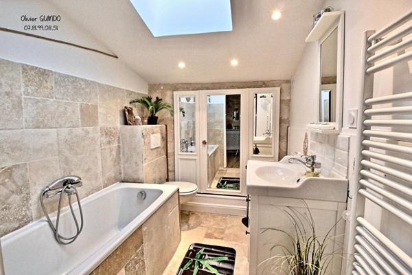 Maison 4 pièces de 98 m2 avec patio et bassin de relaxation