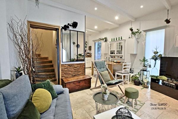 Maison 4 pièces de 98 m2 avec patio et bassin de relaxation