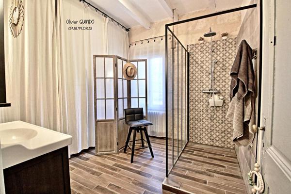 Maison 4 pièces de 98 m2 avec patio et bassin de relaxation