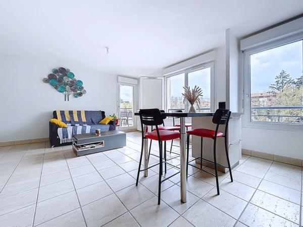 ✨ À vendre Dpt Rhône (69) – Résidence de standing avec piscine : T3 entièrement rénové avec box + parking – env. 62 m²