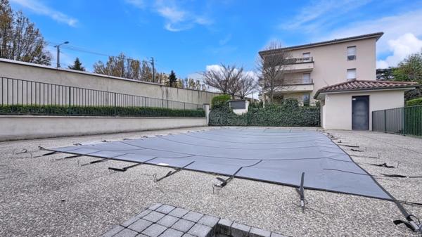 ✨ À vendre Dpt Rhône (69) – Résidence de standing avec piscine : T3 entièrement rénové avec box + parking – env. 62 m²