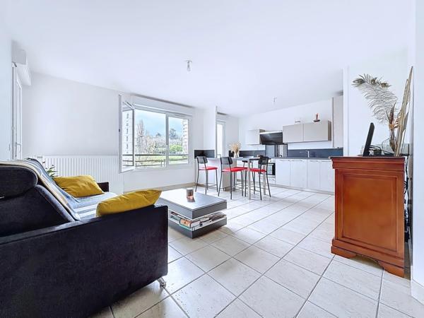 ✨ À vendre Dpt Rhône (69) – Résidence de standing avec piscine : T3 entièrement rénové avec box + parking – env. 62 m²