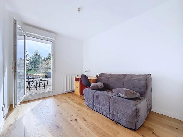 ✨ À vendre Dpt Rhône (69) – Résidence de standing avec piscine : T3 entièrement rénové avec box + parking – env. 62 m²