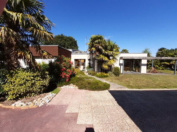 Maison La Chapelle Des Marais 5 pièce(s) 177 m2