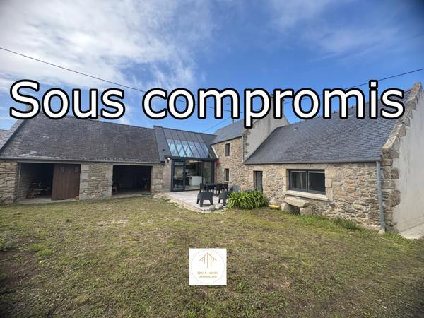 Plouguerneau (29880) Sylvie Tromelin vous présente cette MAISON EN PIERRE de 123 M2 habitables avec DOUBLE-GARAGE et CARPORT.