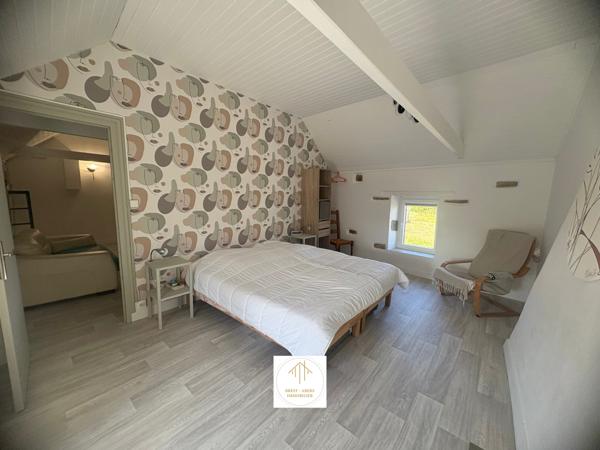 Plouguerneau (29880) Sylvie Tromelin vous présente cette MAISON EN PIERRE de 123 M2 habitables avec DOUBLE-GARAGE et CARPORT.