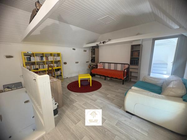 Plouguerneau (29880) Sylvie Tromelin vous présente cette MAISON EN PIERRE de 123 M2 habitables avec DOUBLE-GARAGE et CARPORT.