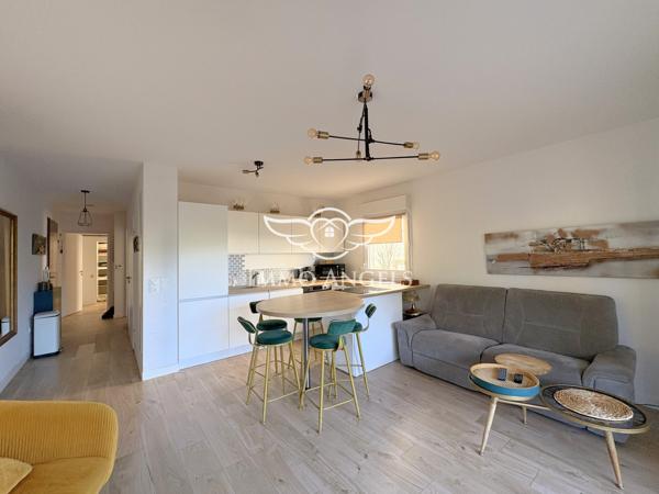 COUP DE COEUR, APPARTEMENT T3 AVEC TERRASSE XXL ET PARKING PRIVATIF