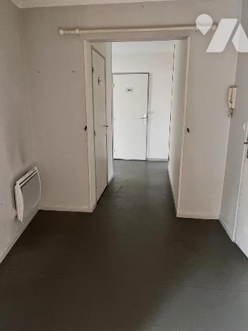 Appartement de type 4 avec deux terrasses, cave et garage