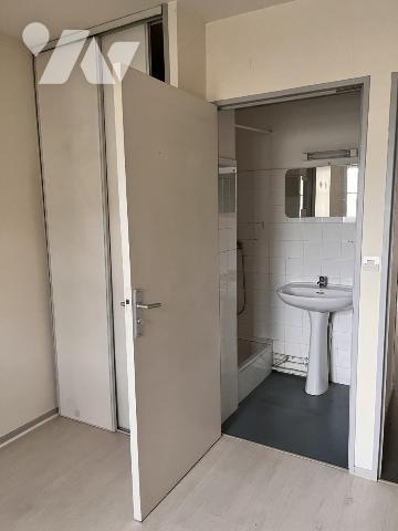 Appartement de type 4 avec deux terrasses, cave et garage