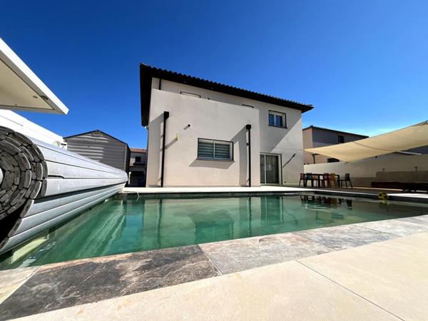 Magnifique villa de standing de 170 m²  sur un terrain 4 faces  avec piscine dans un secteur prisé
