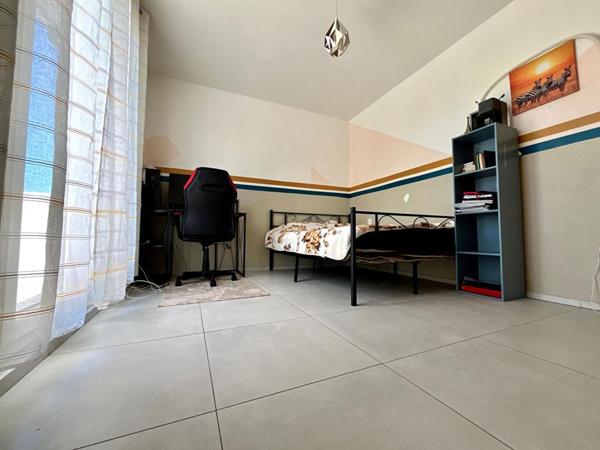 Magnifique villa de standing de 170 m²  sur un terrain 4 faces  avec piscine dans un secteur prisé