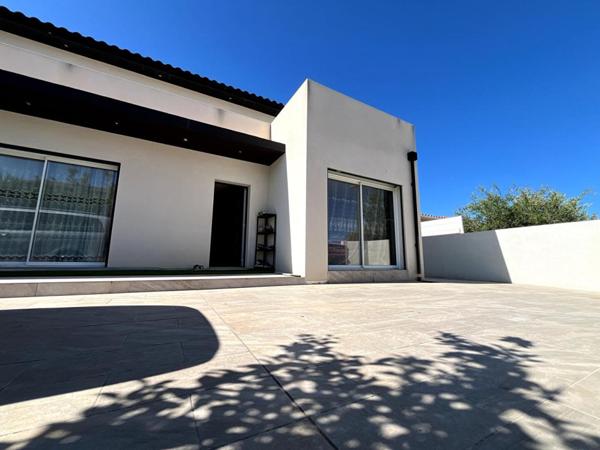 Magnifique villa de standing de 170 m²  sur un terrain 4 faces  avec piscine dans un secteur prisé