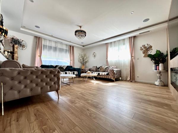 Magnifique villa de standing de 170 m²  sur un terrain 4 faces  avec piscine dans un secteur prisé