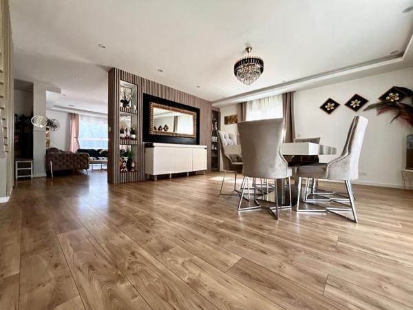 Magnifique villa de standing de 170 m²  sur un terrain 4 faces  avec piscine dans un secteur prisé