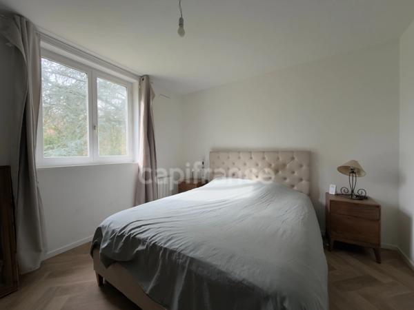 MAISON INDIVIDUELLE – 176 m² – 5 CHAMBRES – GRAND JARDIN 2 500 m² – DOUBLE GARAGE – ENVIRONNEMENT CALME