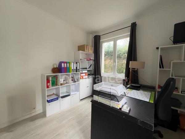 MAISON INDIVIDUELLE – 176 m² – 5 CHAMBRES – GRAND JARDIN 2 500 m² – DOUBLE GARAGE – ENVIRONNEMENT CALME