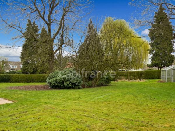 MAISON INDIVIDUELLE – 176 m² – 5 CHAMBRES – GRAND JARDIN 2 500 m² – DOUBLE GARAGE – ENVIRONNEMENT CALME