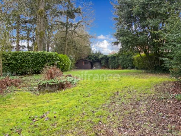 MAISON INDIVIDUELLE – 176 m² – 5 CHAMBRES – GRAND JARDIN 2 500 m² – DOUBLE GARAGE – ENVIRONNEMENT CALME