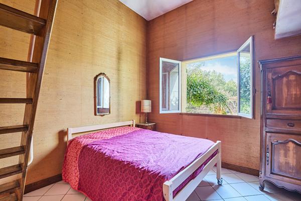 Propriété Rognes 5 pièces 124 m2 avec dépendance T2 sur parcelle de plus d'un hectare