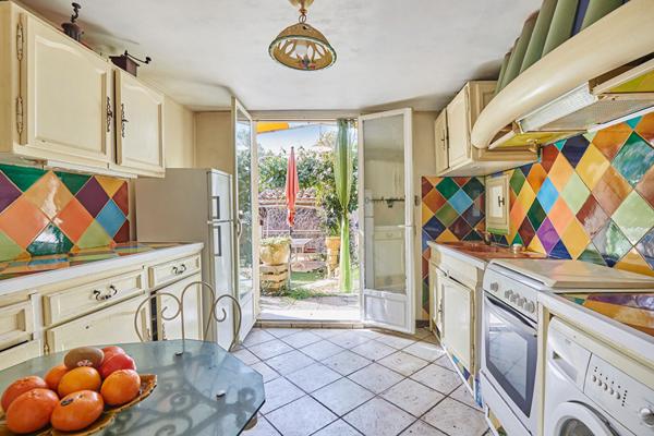 Propriété Rognes 5 pièces 124 m2 avec dépendance T2 sur parcelle de plus d'un hectare