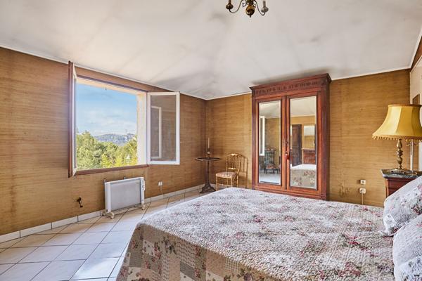 Propriété Rognes 5 pièces 124 m2 avec dépendance T2 sur parcelle de plus d'un hectare