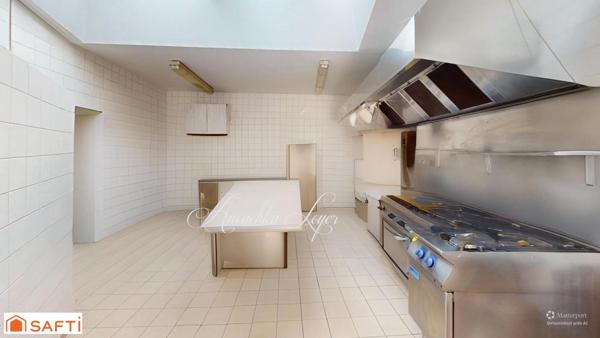 ENSEMBLE IMMOBILIER AVEC MURS ET FOND DE COMMERCE