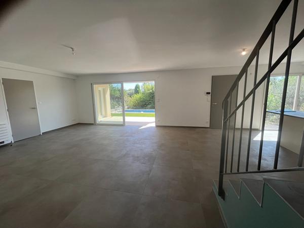 HYERES Ouest , A Vendre, Villa Neuve T7, 142.50 M2, Jardin, Piscine, Garage.