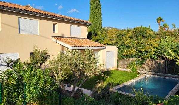 HYERES Ouest , A Vendre, Villa Neuve T7, 142.50 M2, Jardin, Piscine, Garage.