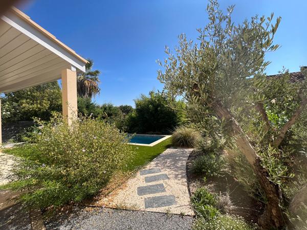 HYERES Ouest , A Vendre, Villa Neuve T7, 142.50 M2, Jardin, Piscine, Garage.